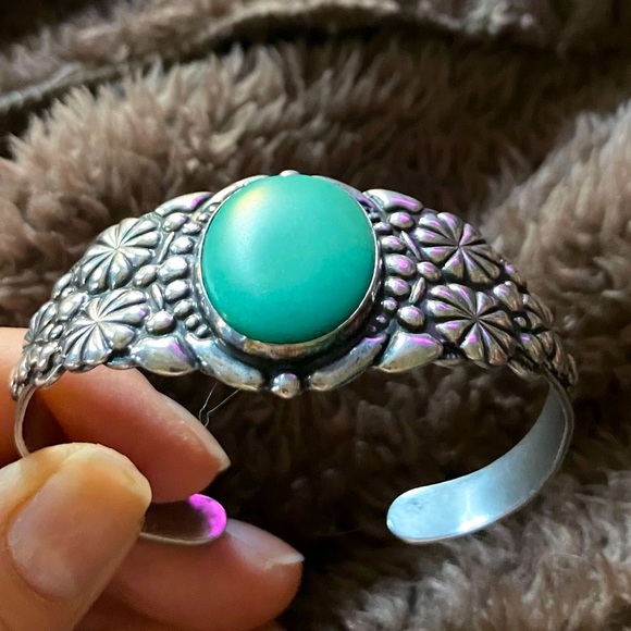 Sale! Beautiful Sterling Silver Arrow Genuine Turquoise Cuff - Picture 3 of 12